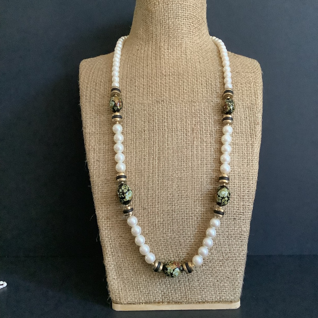 Vintage Japan Faux Pearl And Hand Painted Beaded Necklace.